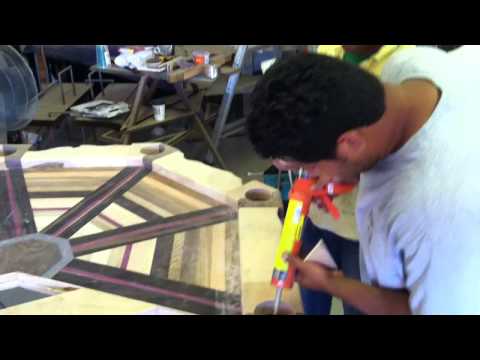 Ο σχεδιαστής του τραπεζιού